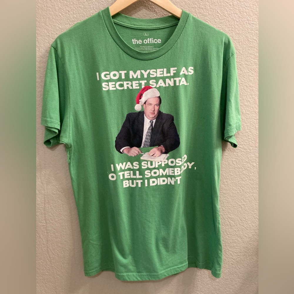 The Office! Poor Kevin 🤪 Holiday Tshirt, size large